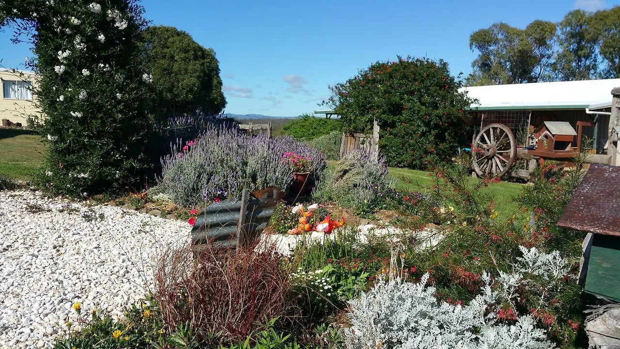 Bed & Breakfast Birdhouse Cottage B&B Warwick Australia